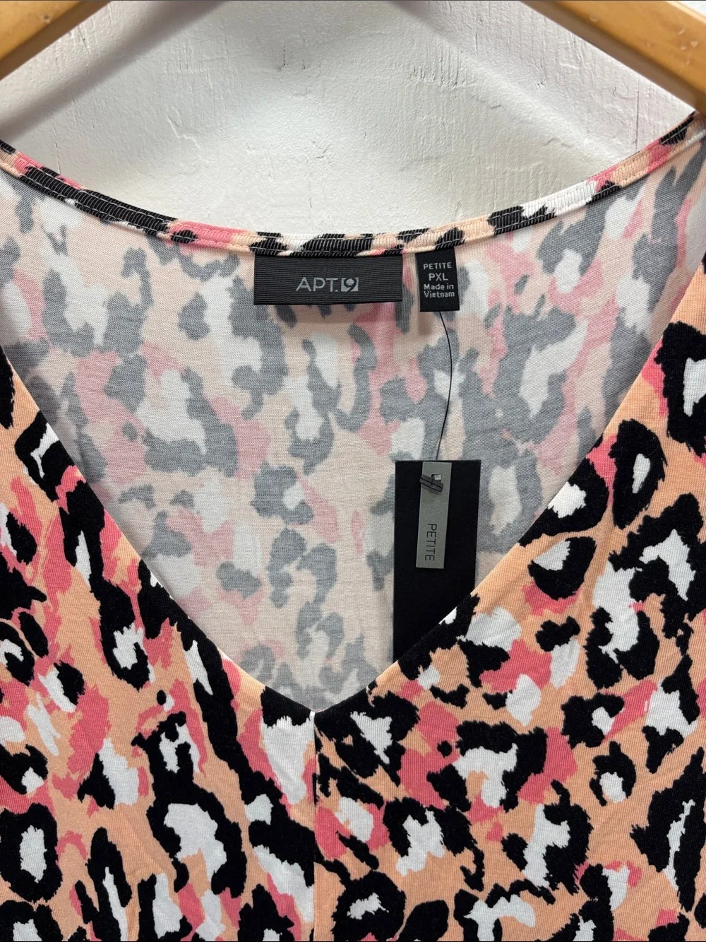 Sleeveless Pink & Black Leopard Print V-Neck Relaxed Fit Maxi Dress - Picture 2 of 6
